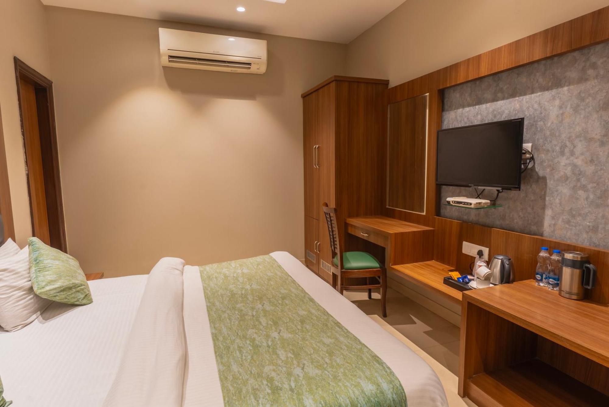 Hotel Amritsar International 2 Min Walk From Amritsar Bus Stand Экстерьер фото