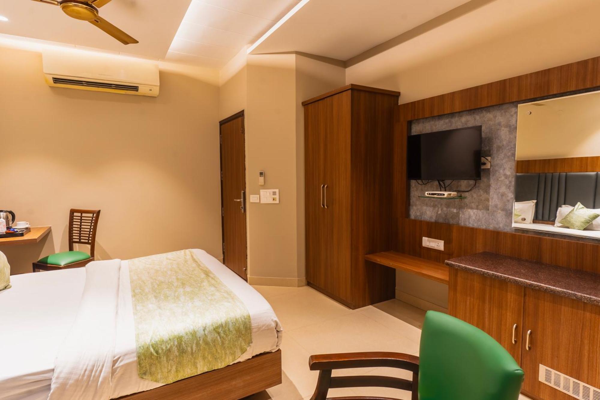Hotel Amritsar International 2 Min Walk From Amritsar Bus Stand Экстерьер фото