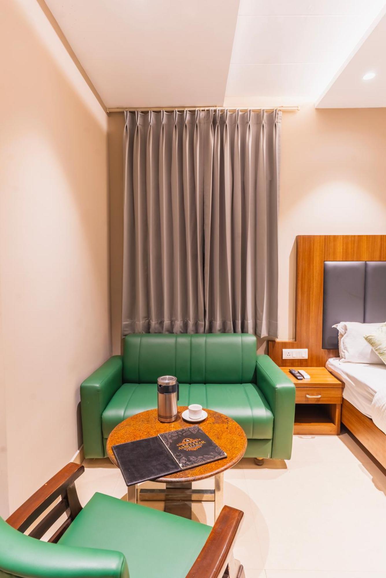 Hotel Amritsar International 2 Min Walk From Amritsar Bus Stand Экстерьер фото