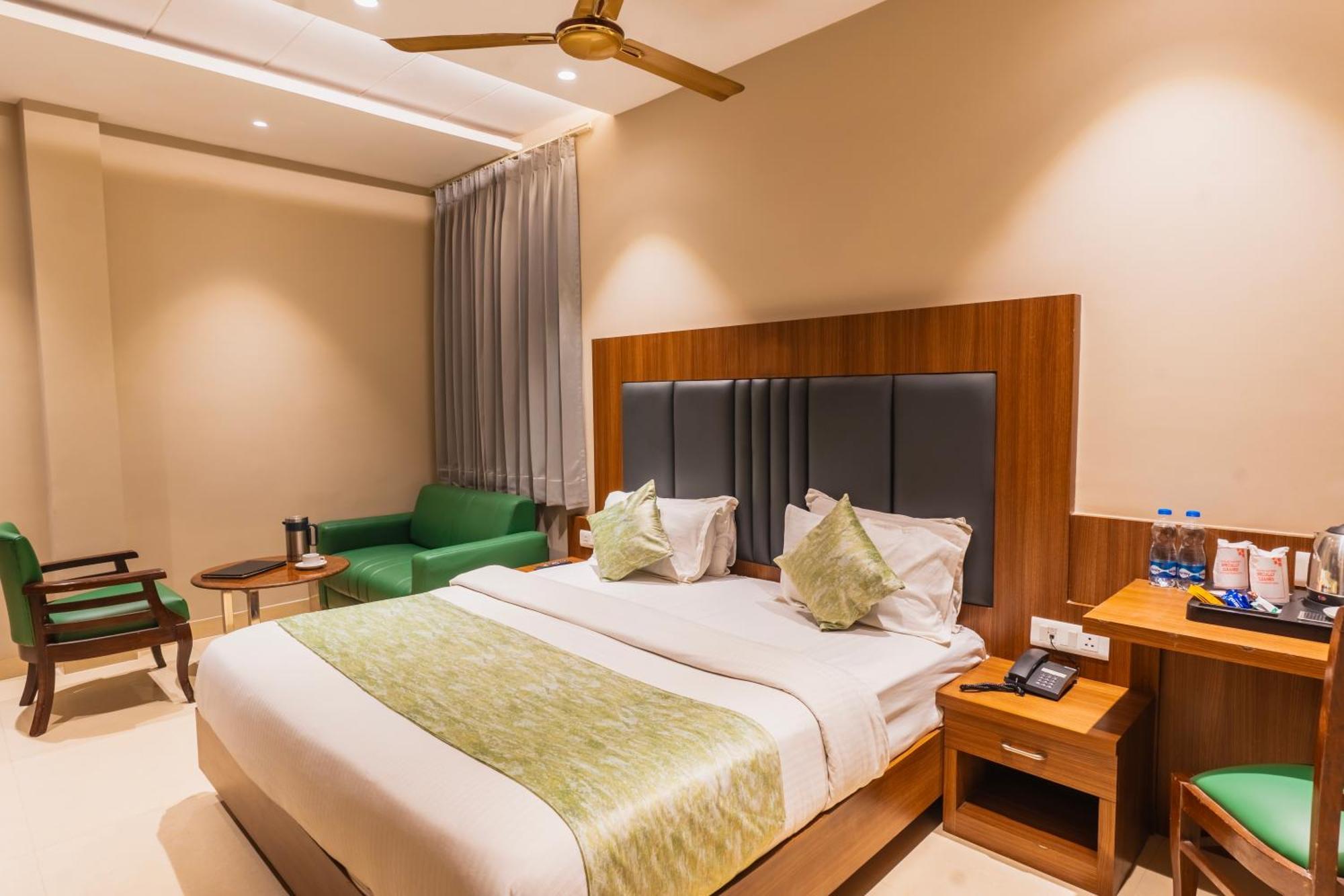 Hotel Amritsar International 2 Min Walk From Amritsar Bus Stand Экстерьер фото