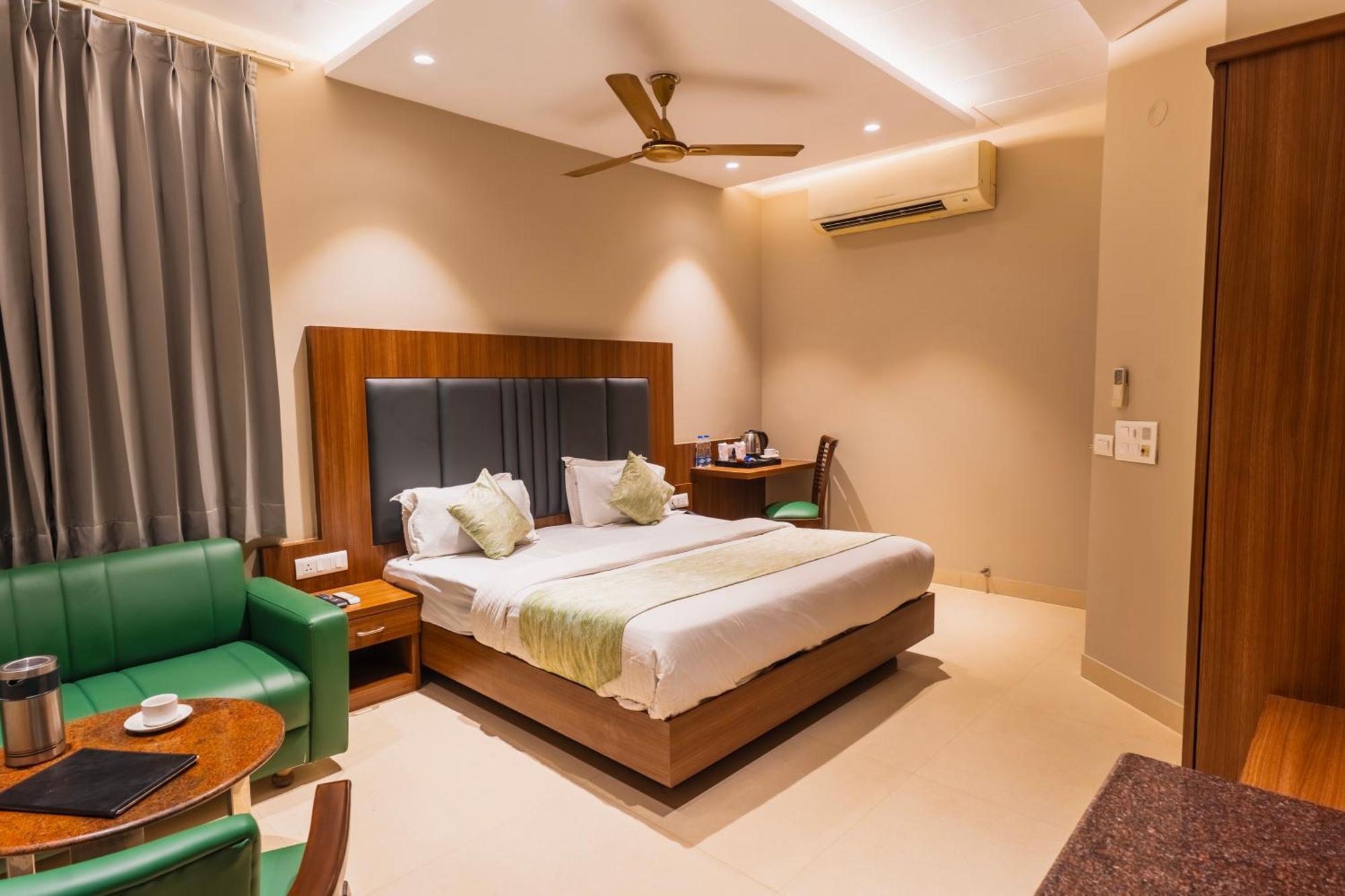 Hotel Amritsar International 2 Min Walk From Amritsar Bus Stand Экстерьер фото