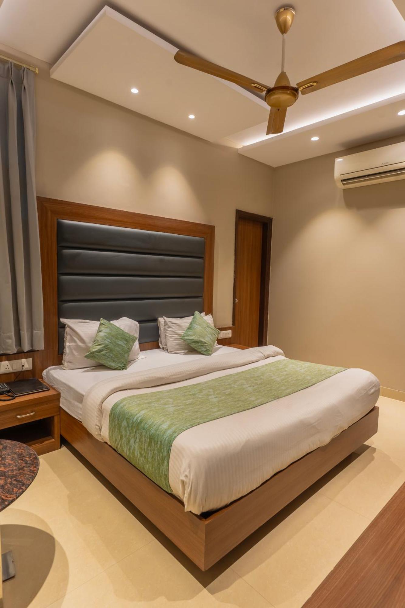 Hotel Amritsar International 2 Min Walk From Amritsar Bus Stand Экстерьер фото