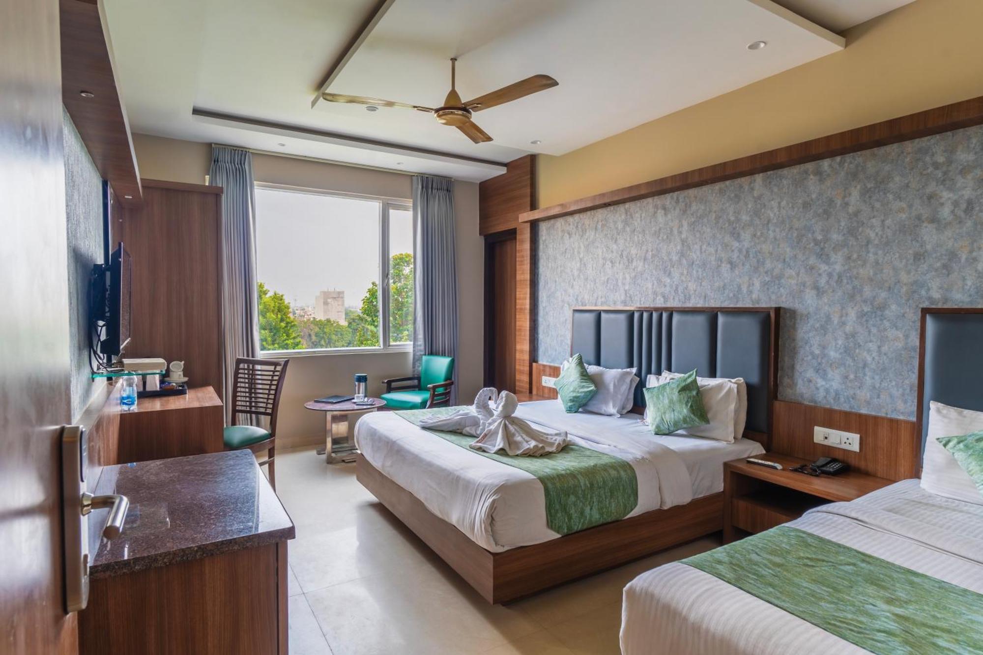 Hotel Amritsar International 2 Min Walk From Amritsar Bus Stand Экстерьер фото