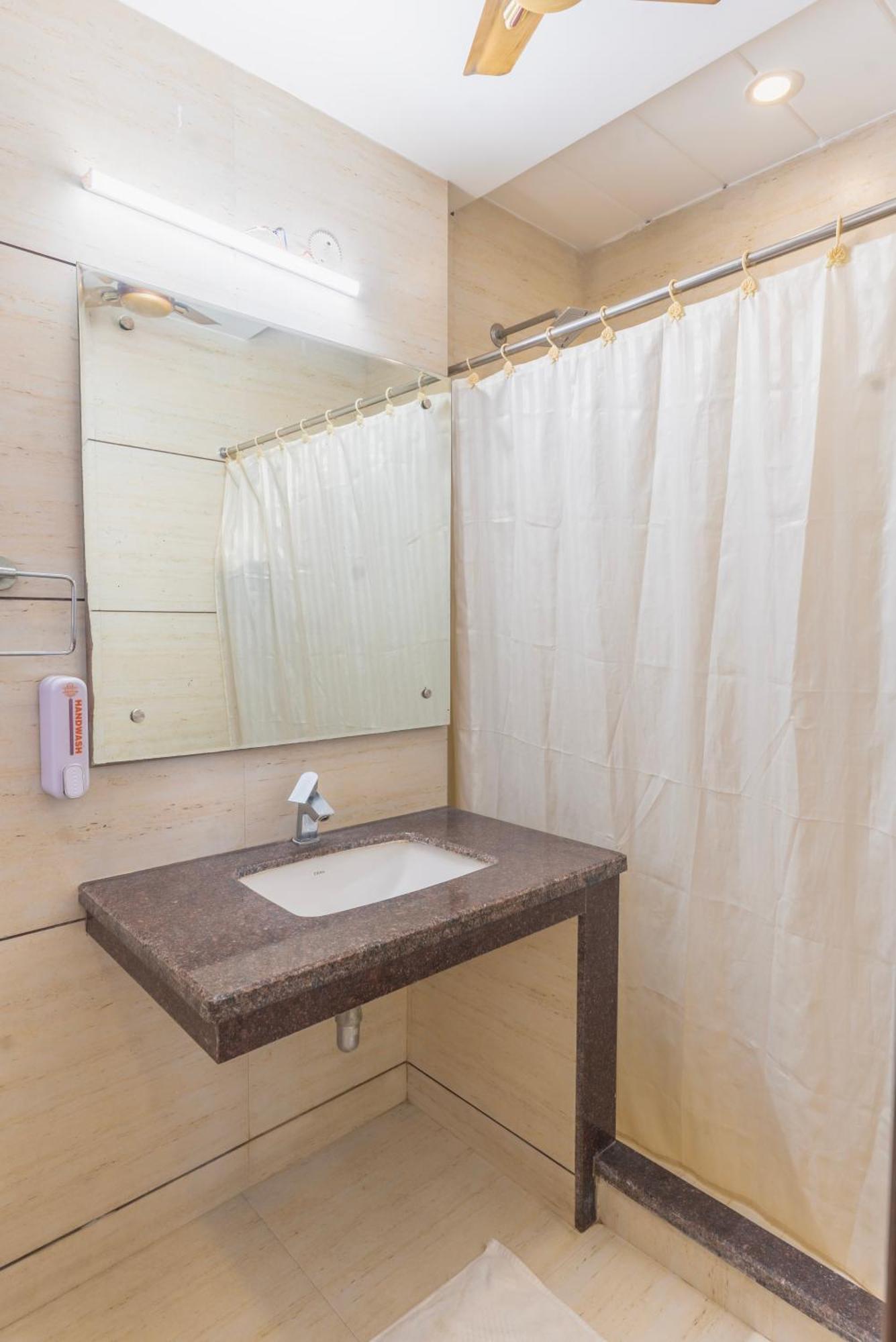 Hotel Amritsar International 2 Min Walk From Amritsar Bus Stand Экстерьер фото