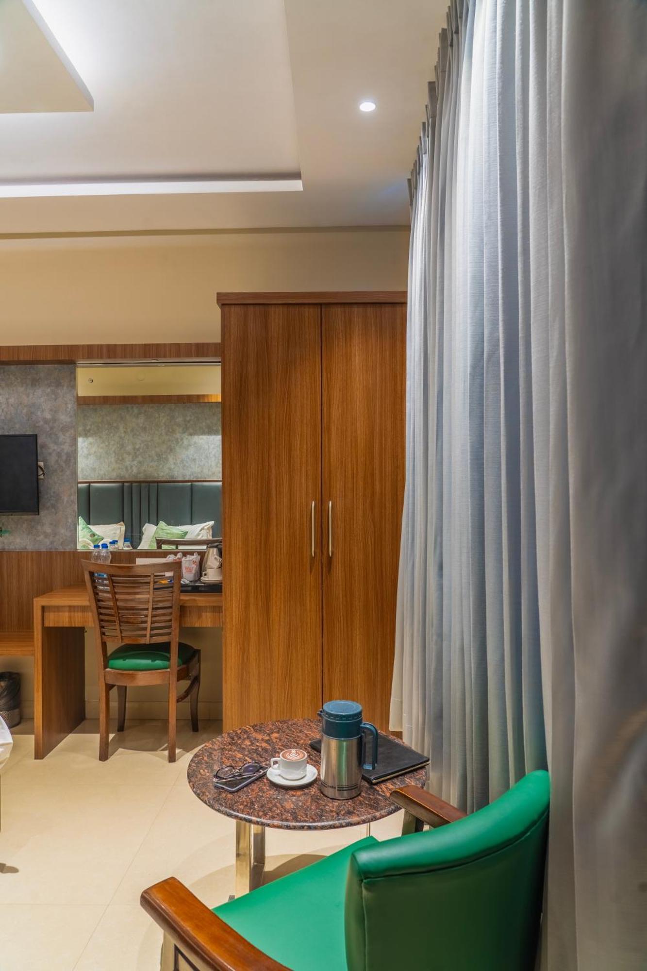 Hotel Amritsar International 2 Min Walk From Amritsar Bus Stand Экстерьер фото