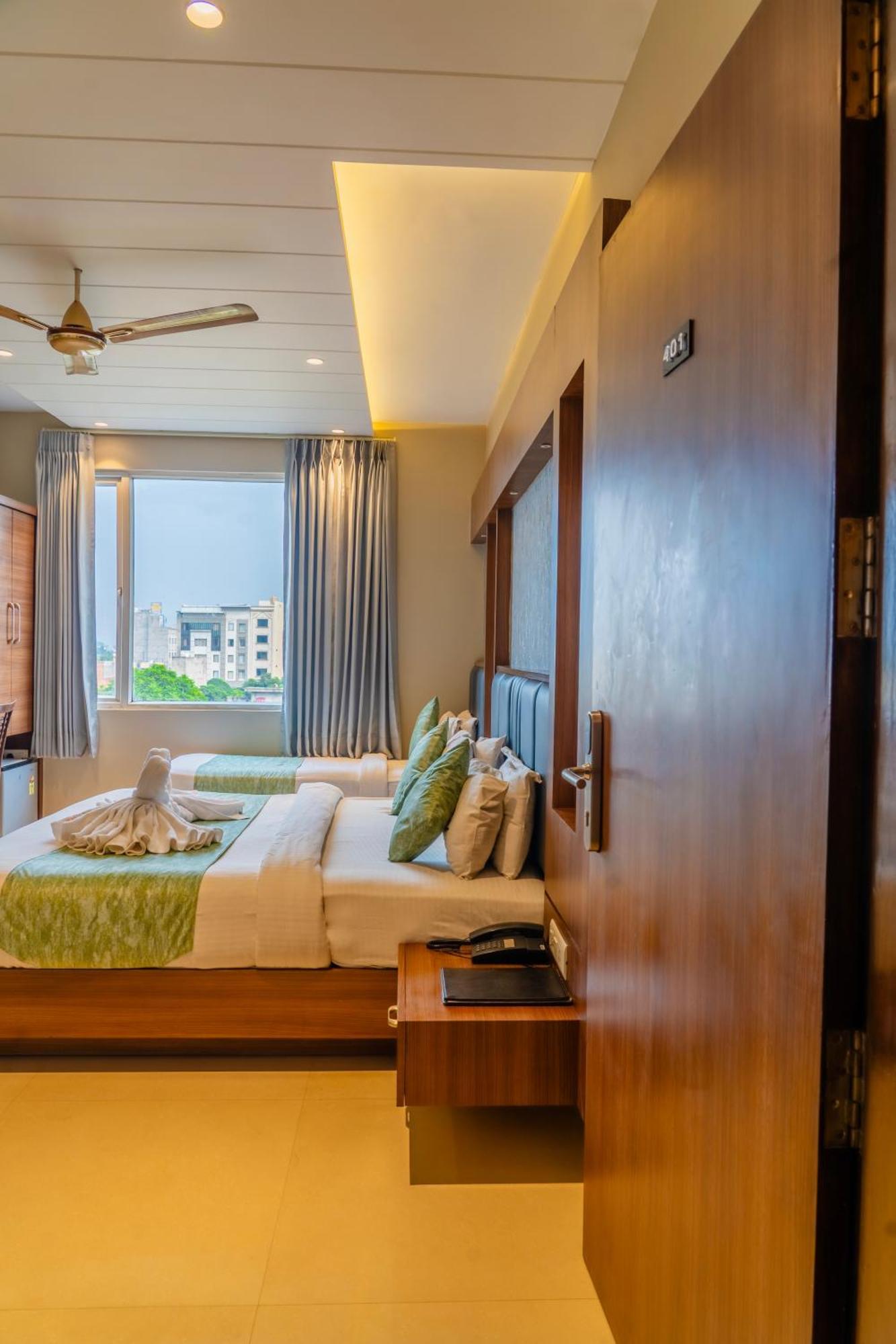 Hotel Amritsar International 2 Min Walk From Amritsar Bus Stand Экстерьер фото