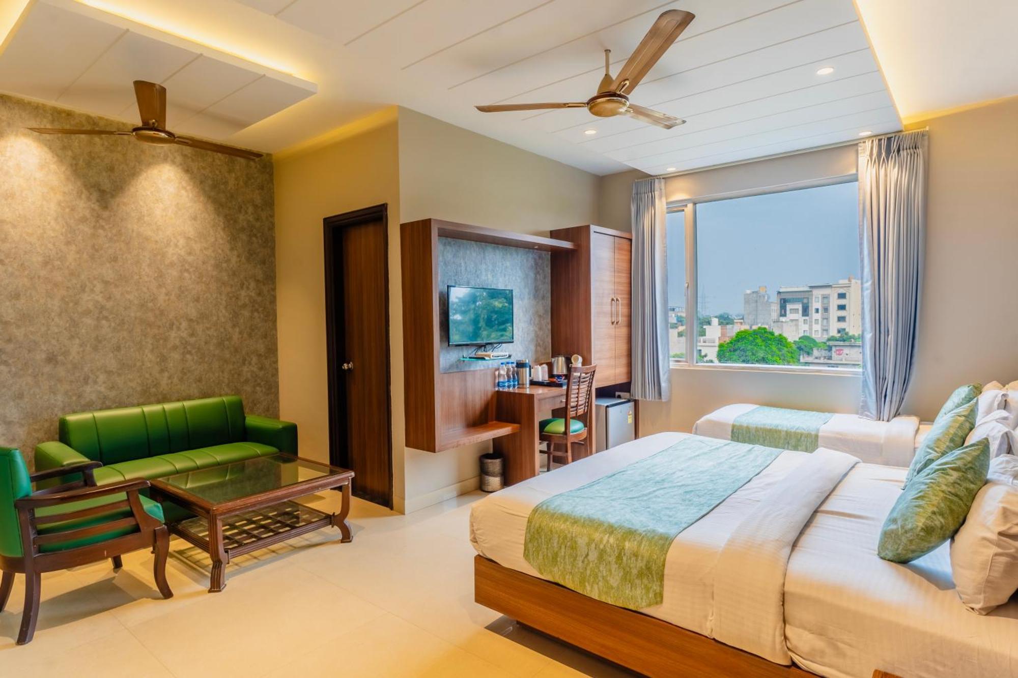 Hotel Amritsar International 2 Min Walk From Amritsar Bus Stand Экстерьер фото